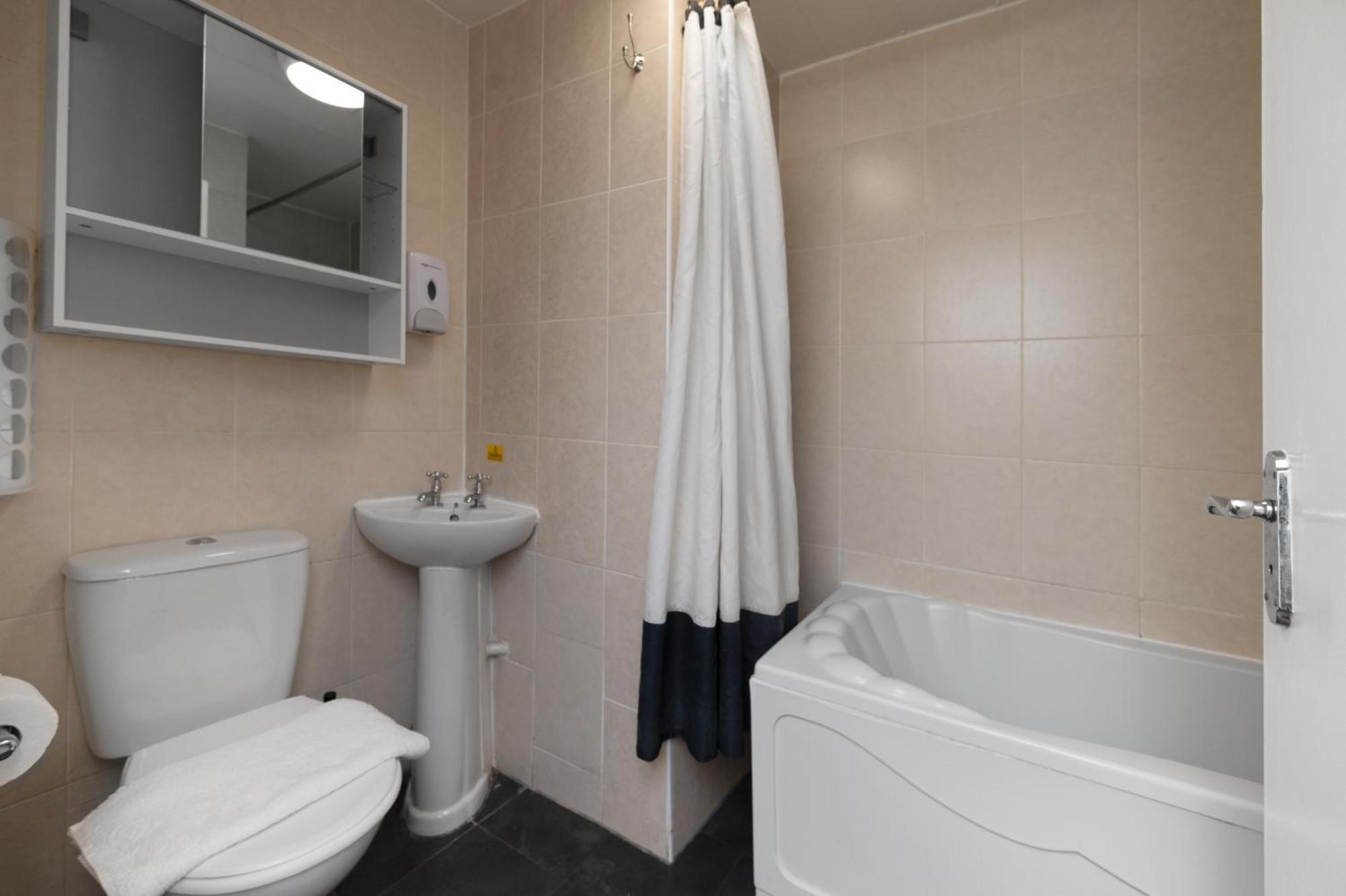 Flexistay Tulsi Aparthotel Croydon Dış mekan fotoğraf